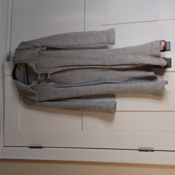 Womens feminine hand knit baby alpaca long flowing sweater - Picture 2 of 5